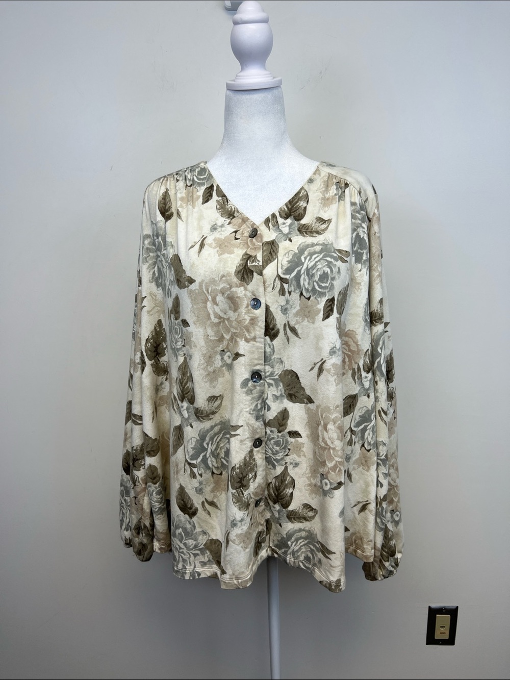 The Muses Lounge Floral Tan Grey Beige Taupe Long Sleeve Soft Comfortable Top 2X